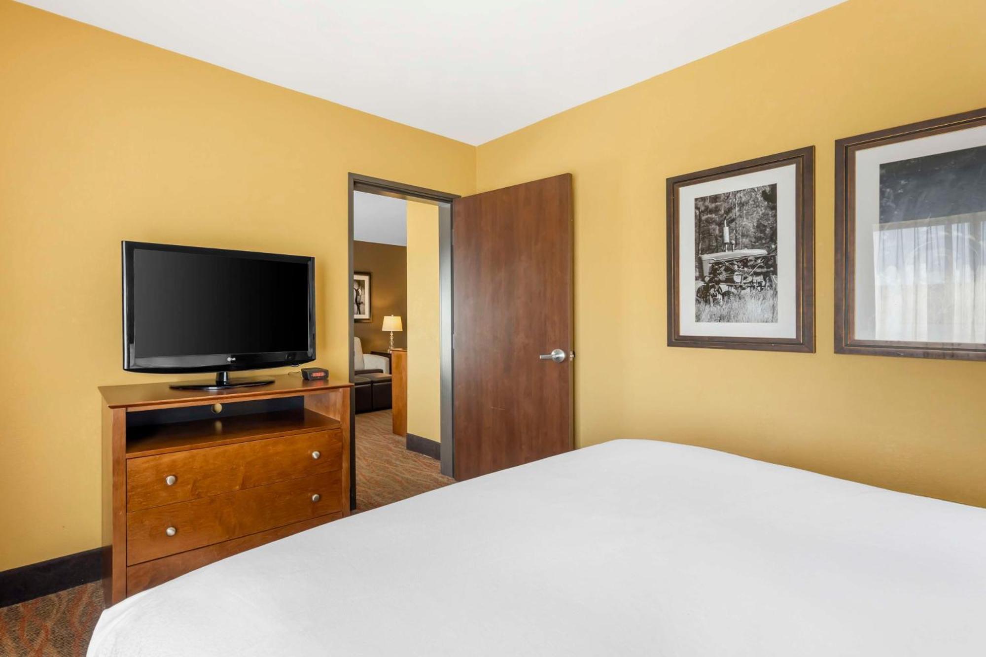 Best Western Plus Tupelo Inn&Suites Exterior foto